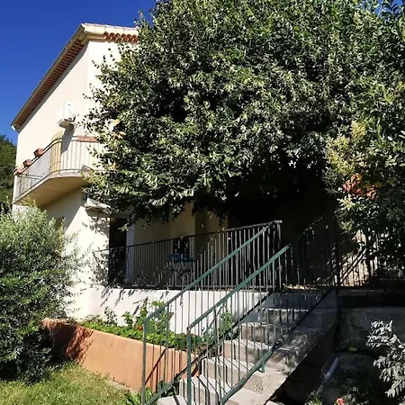 Dans Maison Hyper Calme, Avec Terrasse, Sud Ardèche Appartement *